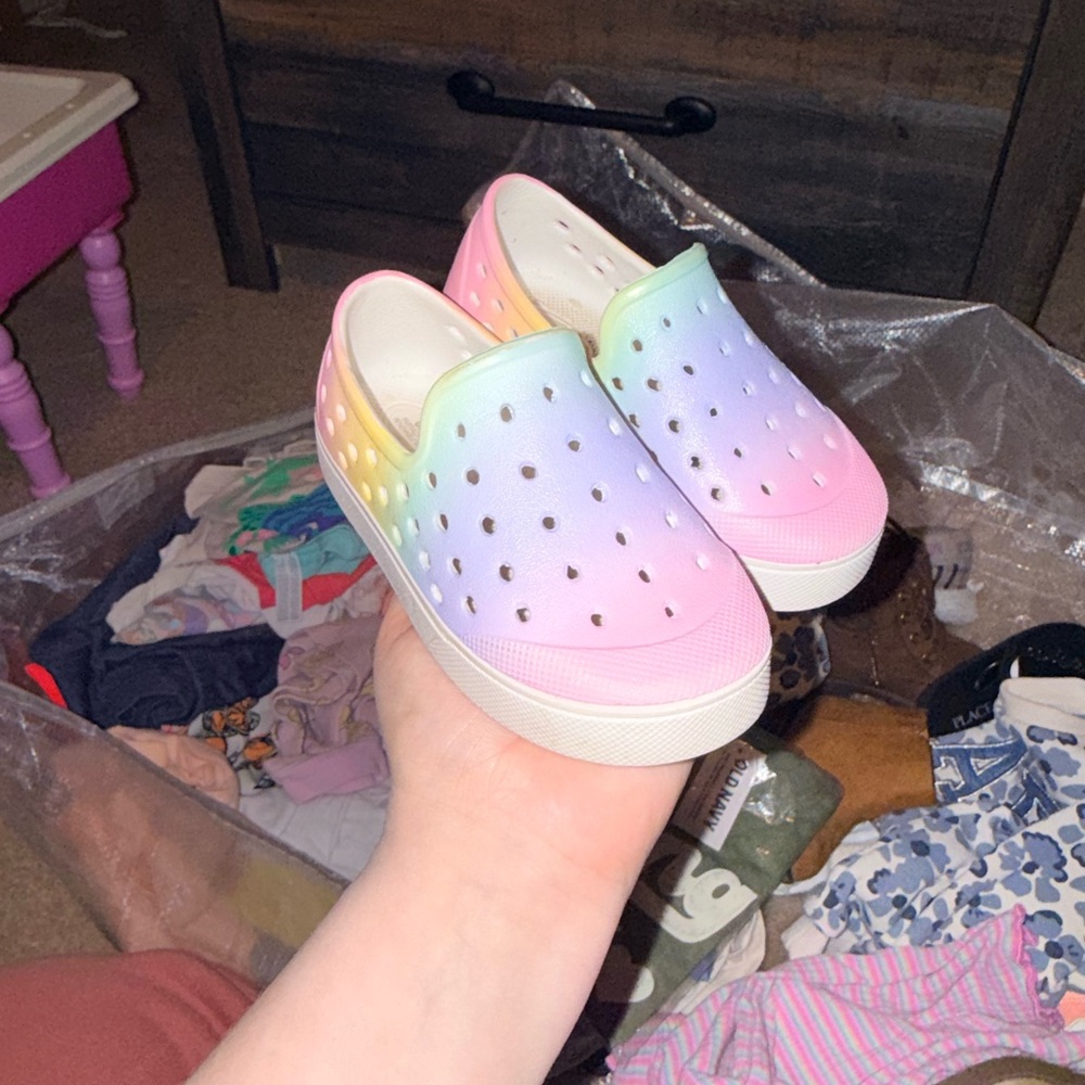 Old Navy Kids Pastel Gradient Water Shoes